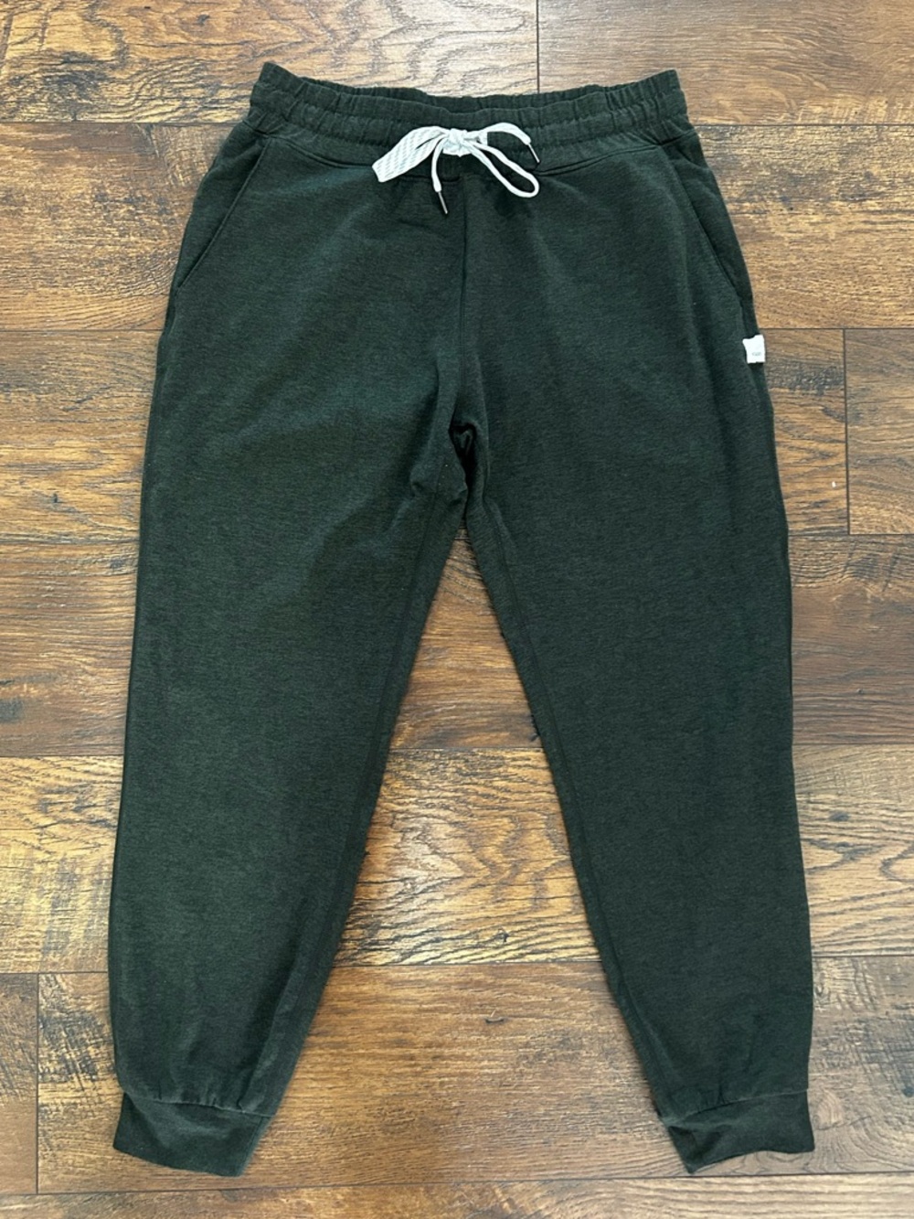Vuori Performance Joggers women’s dark green
